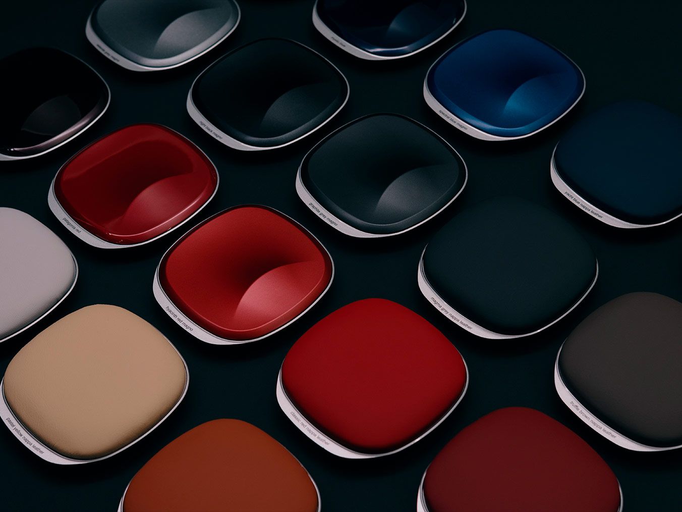 Stylisch in Szene gesetzte Farbpalette unterschiedlicher MANUFAKTUR Farben.