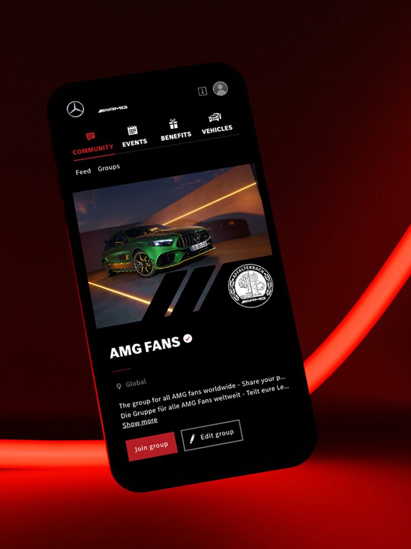 Smartphone auf dem die Gruppenübersicht der AMG Fans Gruppe angezeigt wird