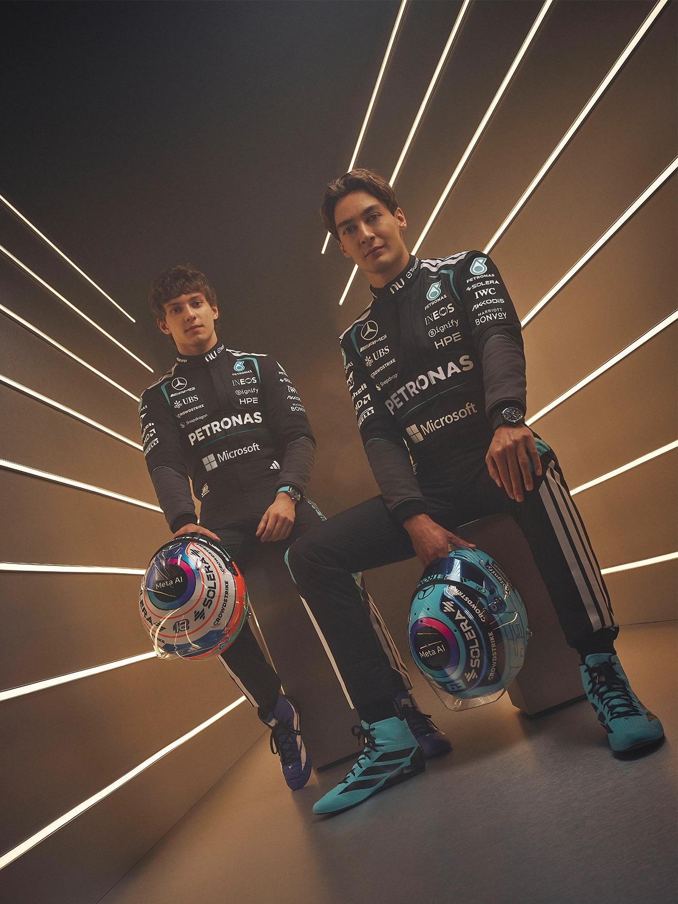 Kimi Antonelli und George Russell im Rennanzug