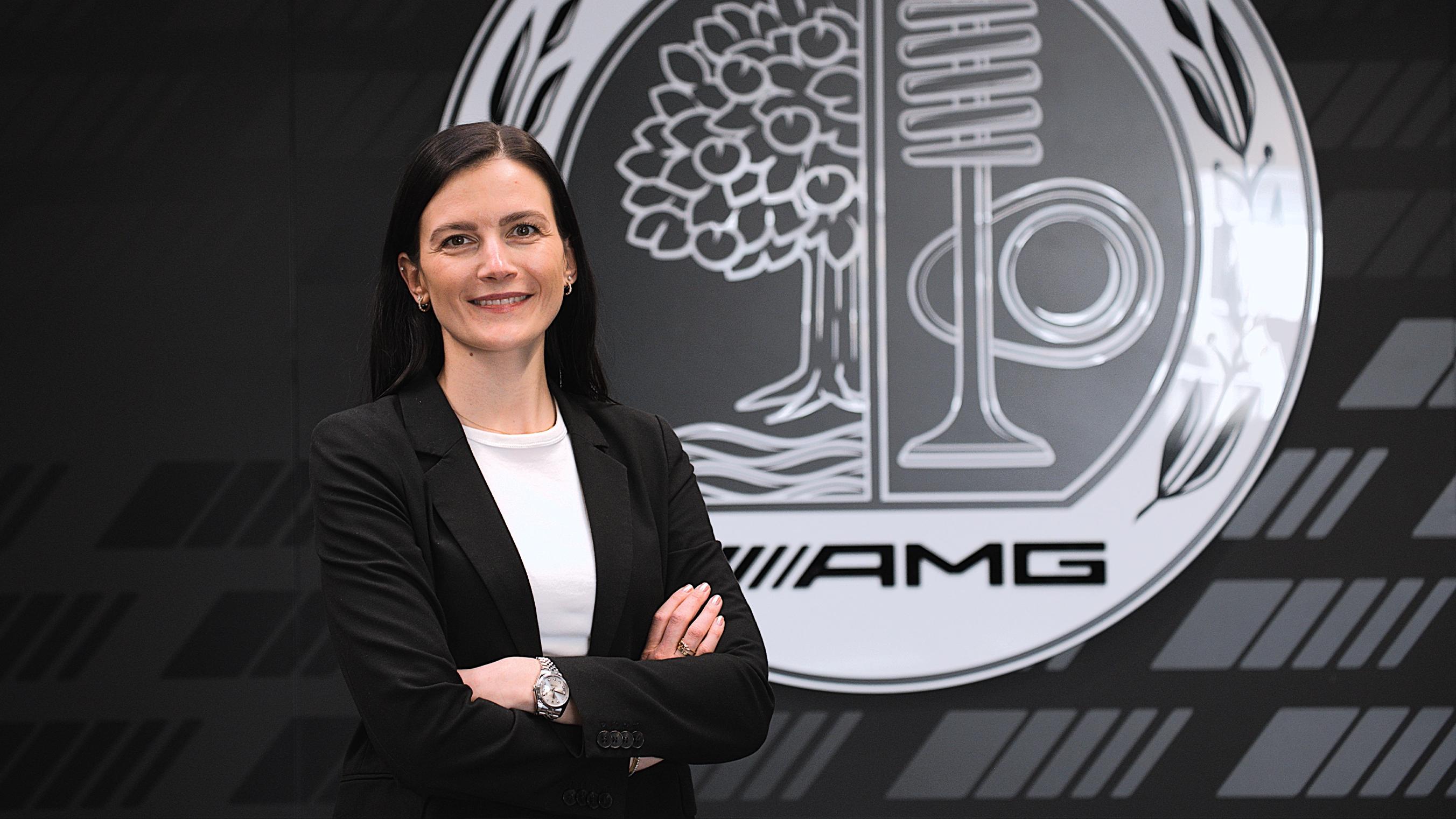 Portrait von Mercedes-AMG CFO Marina Hüttinger