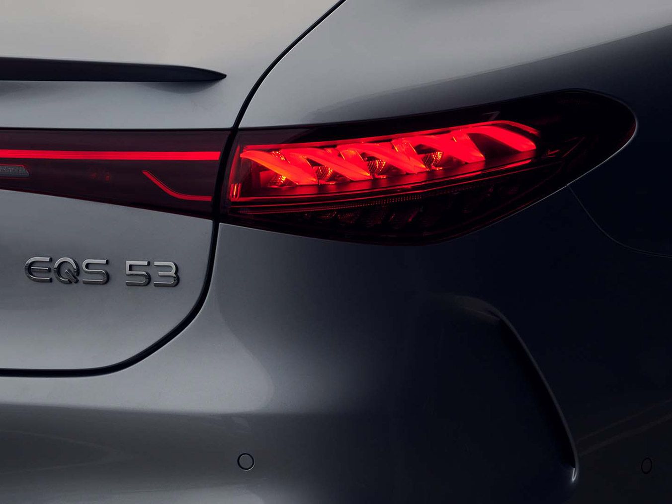 Heckansicht des Mercedes-AMG EQS 53 4MATIC+