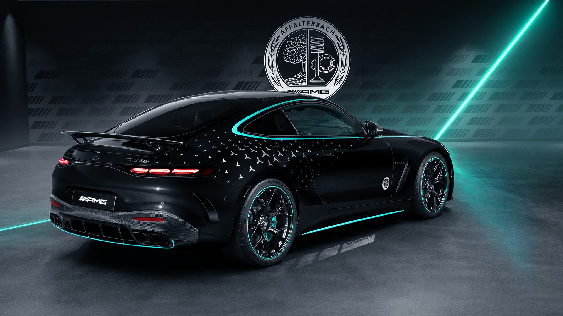 Seitliche Heckansicht des Mercedes-AMG GT 63 PRO 4MATIC+ Motorsport Collectors Edition