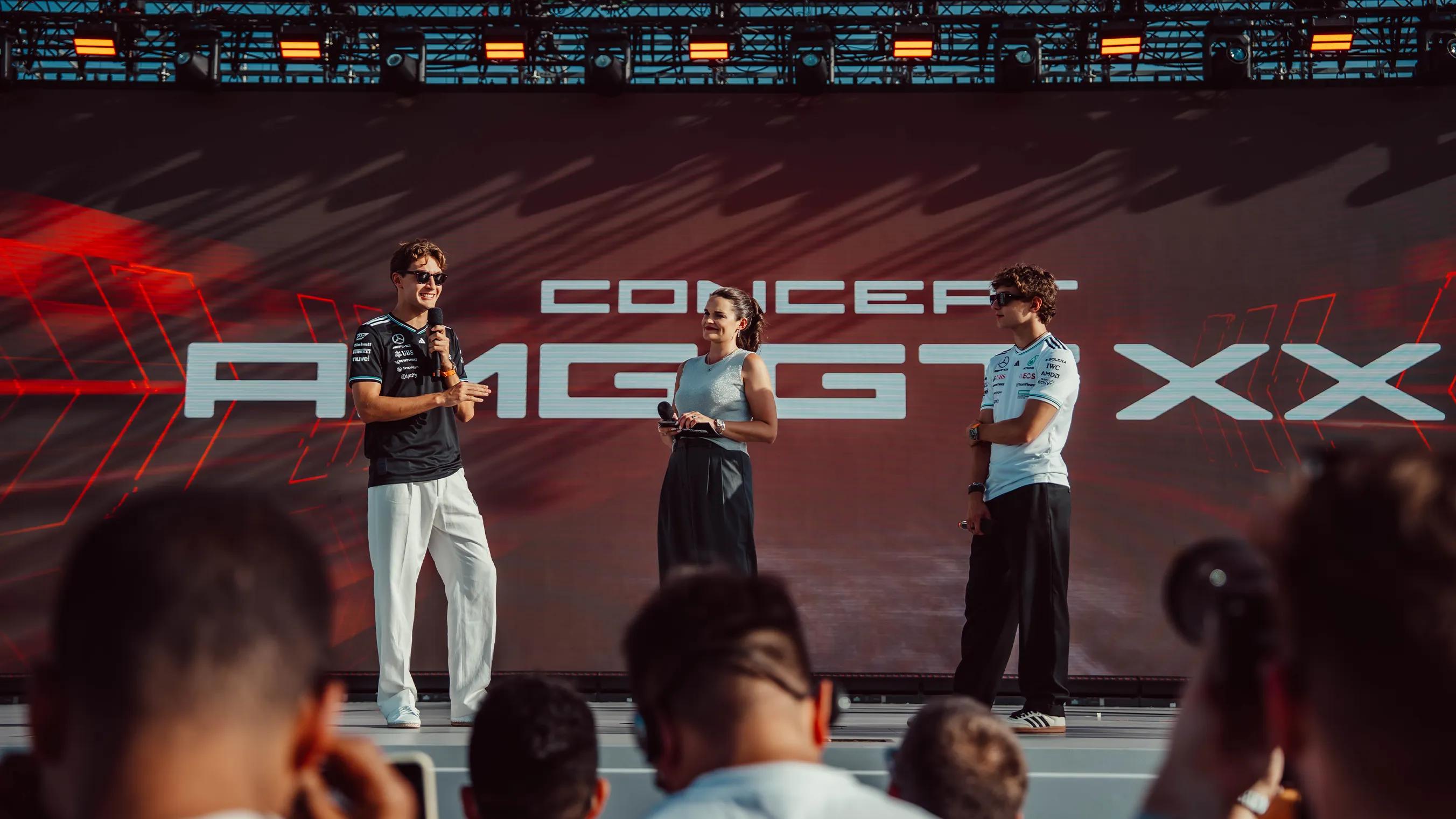 Kimi Antonelli und George Russel auf der Bühne vor einem CONCEPT AMG GT XX Banner