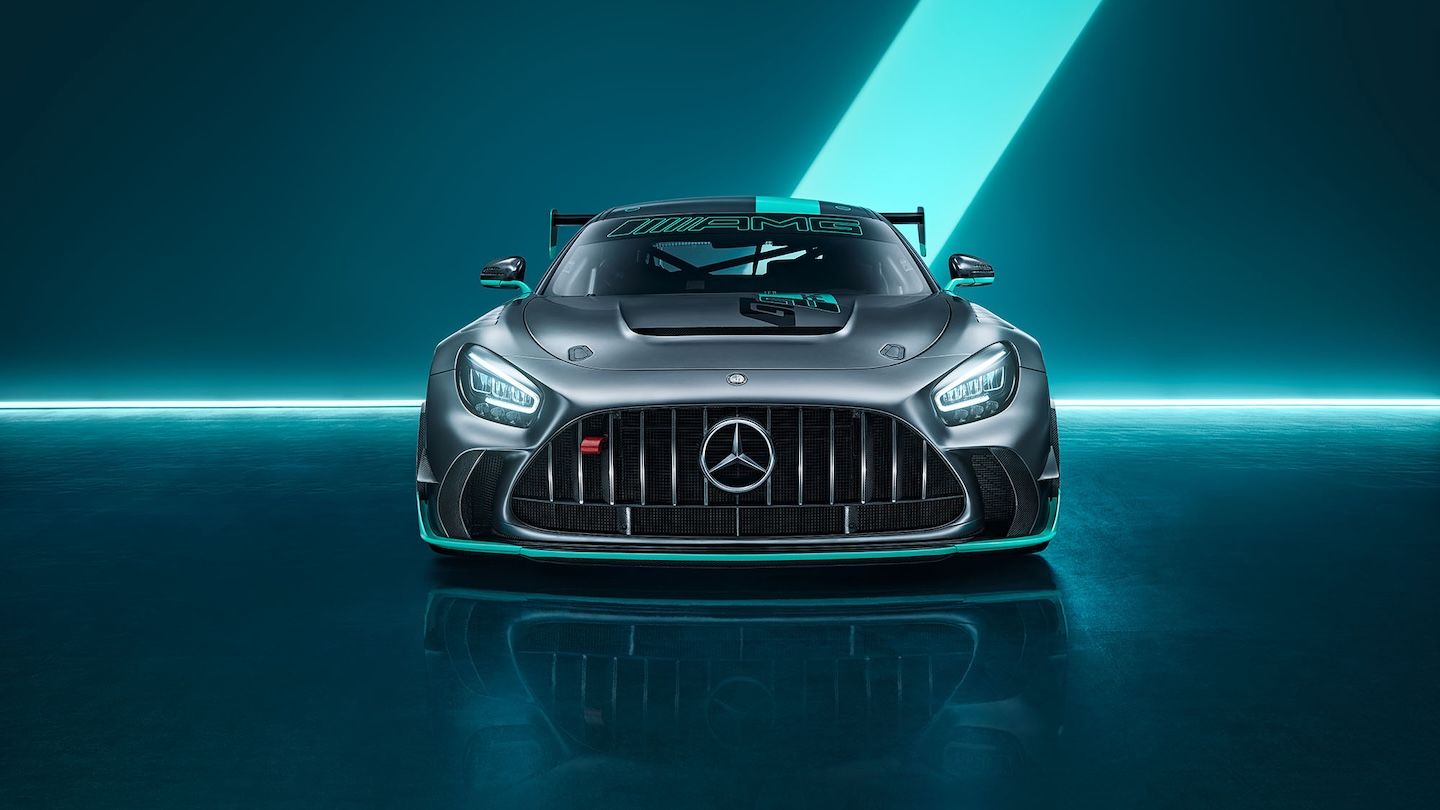 Front view of the Mercedes-AMG GT2 PRO