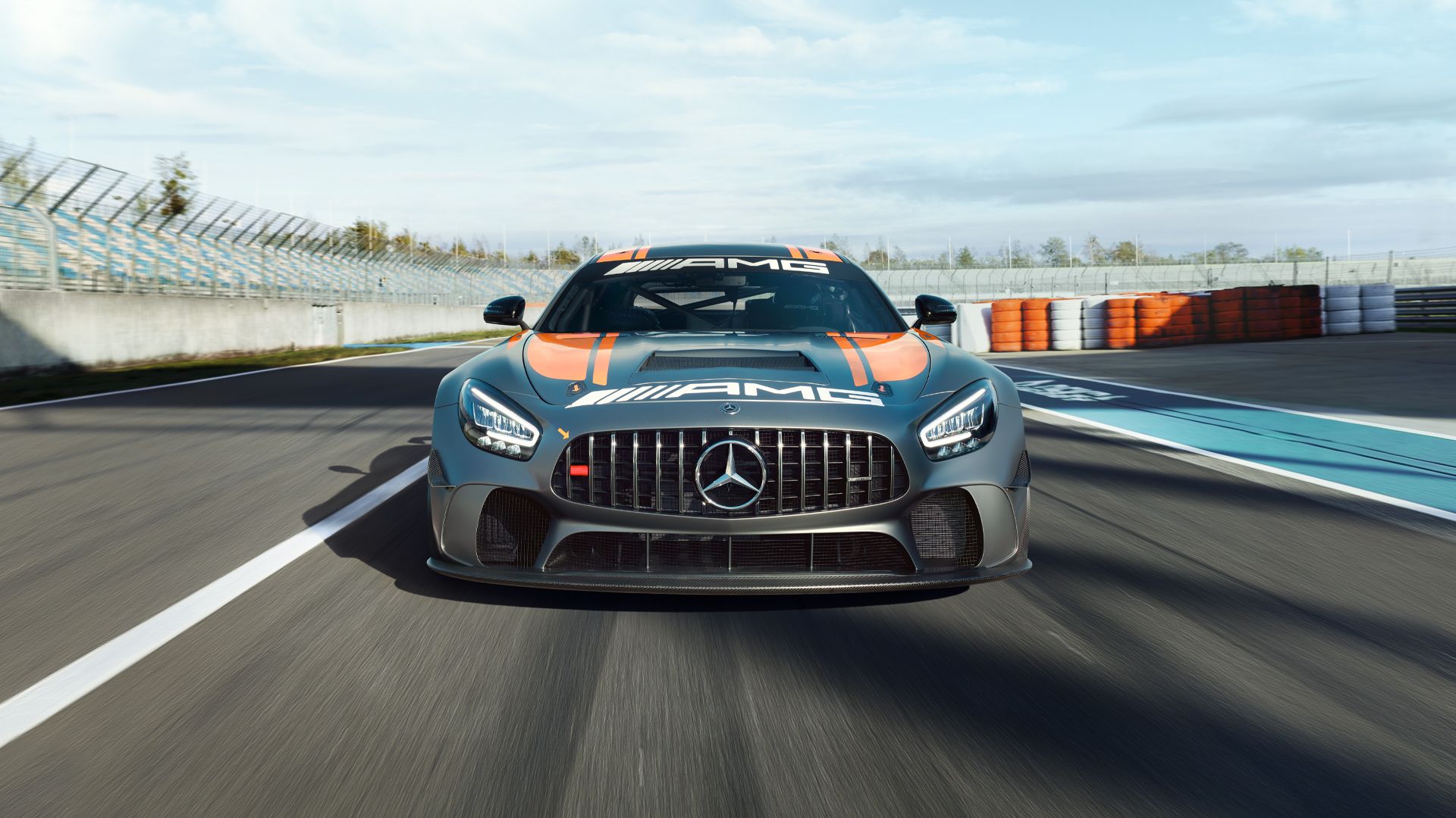 Front view Mercedes-AMG GT4