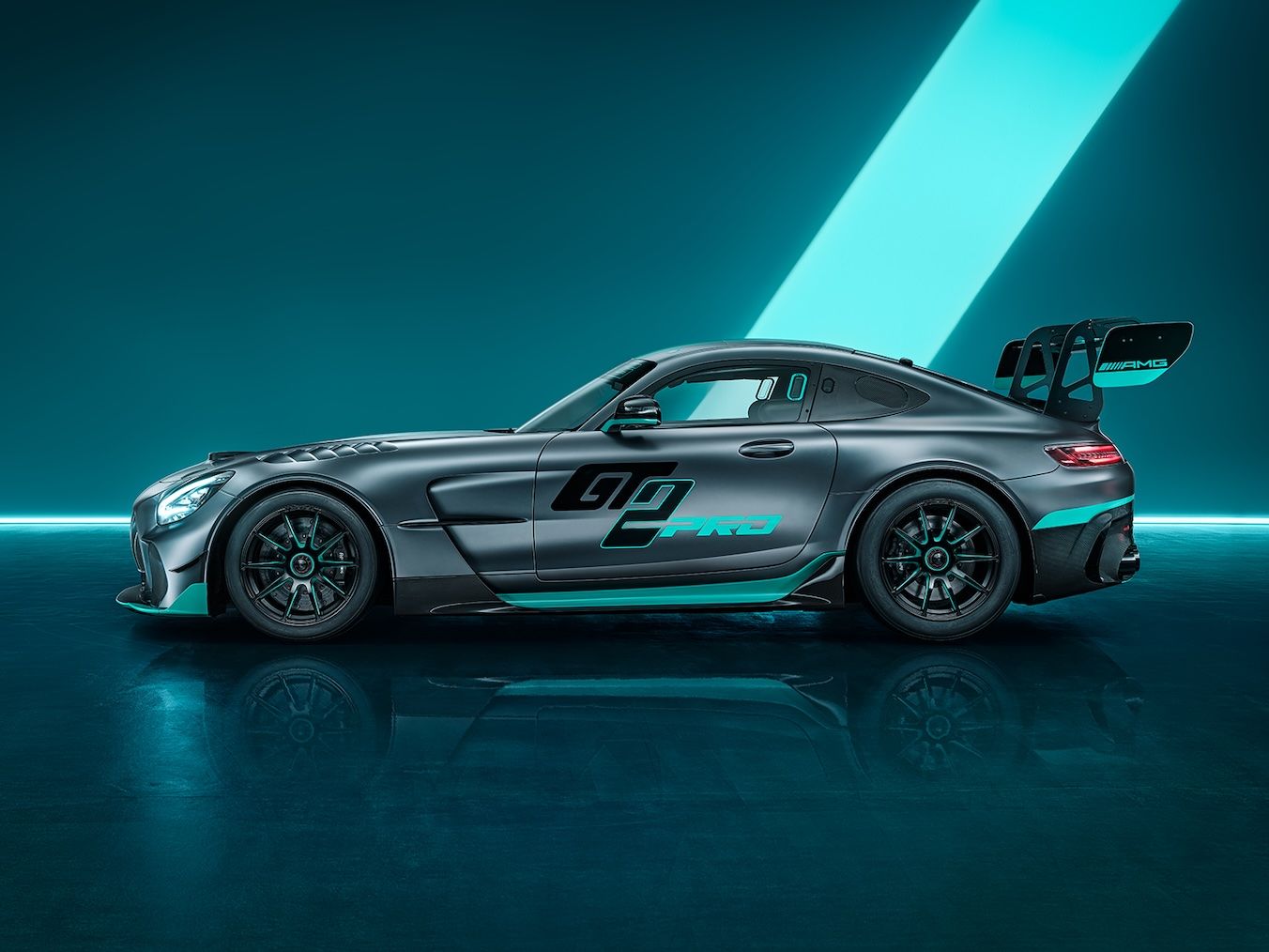 Side view of the Mercedes-AMG GT2 PRO