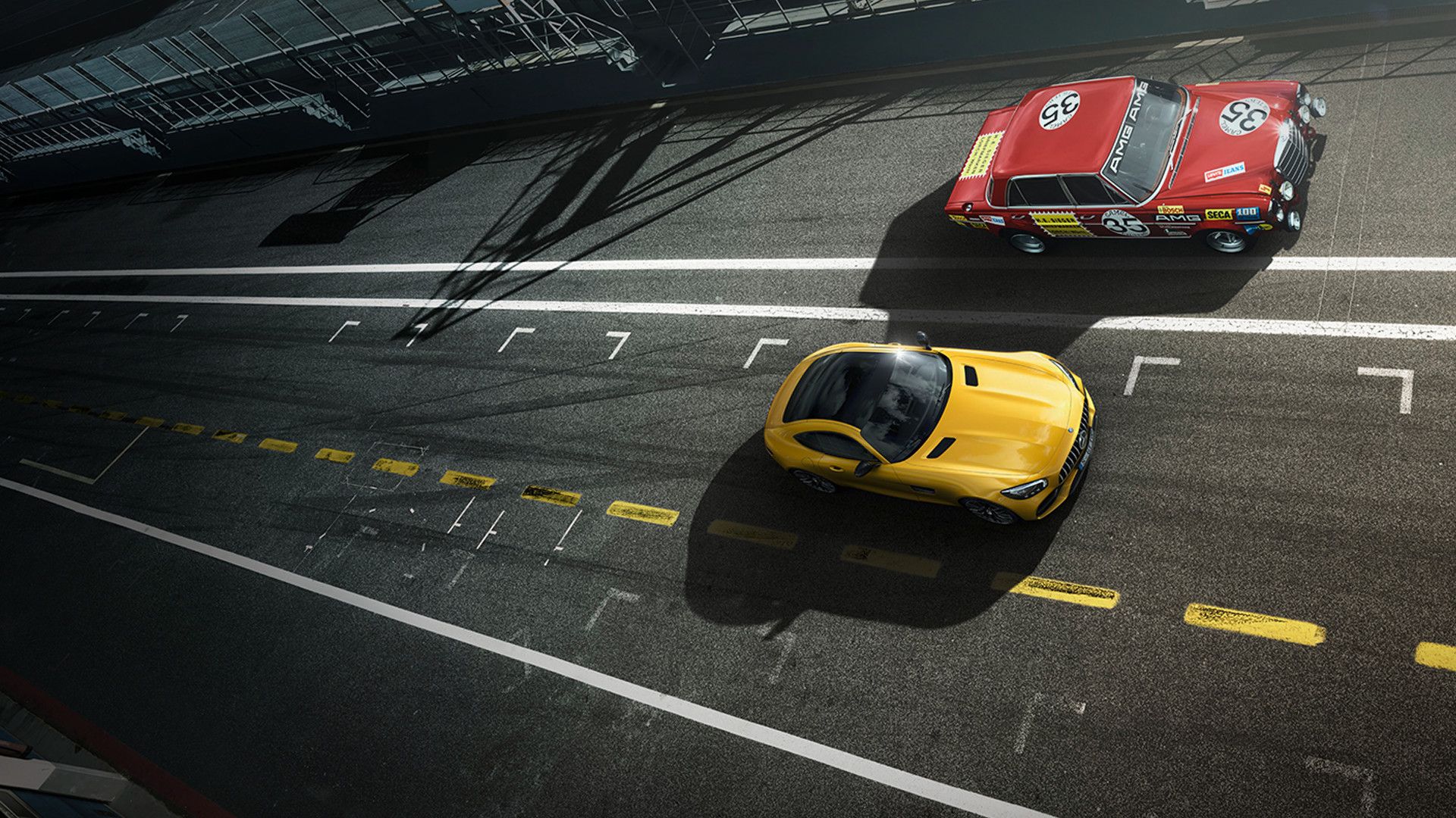 The Rote Sau (red sow) and a yellow Mercedes-AMG vehicles on a race track in bird view