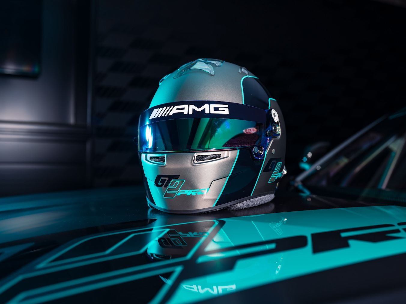 Mercedes-AMG GT2 PRO helmet