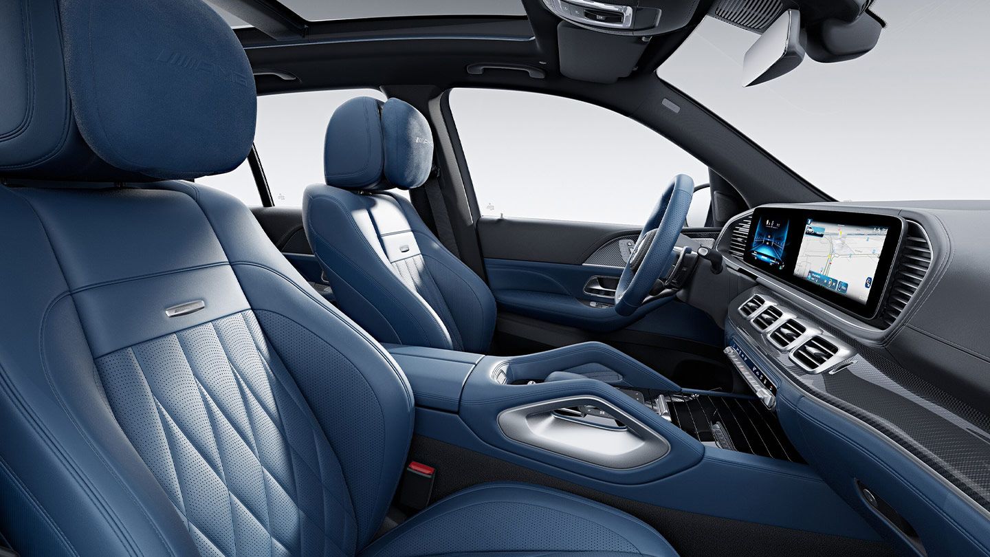 Interior of the GLE SUV with MANUFAKTUR Nappa leather in yacht blue.